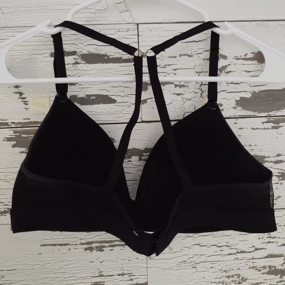 Bras - Picture 7 of 8